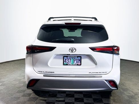 Certified 2024 Toyota Highlander Platinum AWD/4WD image 7