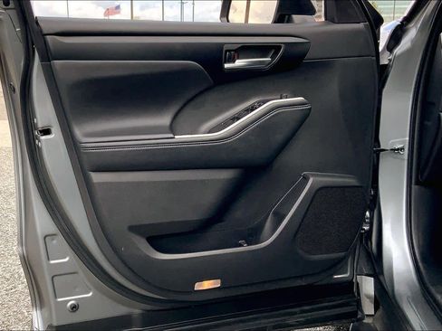 Certified 2025 Toyota Highlander XLE image 20