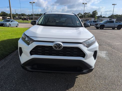 Used 2021 Toyota RAV4 LE FWD image 1