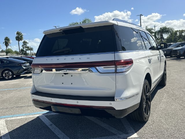 Used 2023 Lincoln Navigator Reserve AWD/4WD image 6