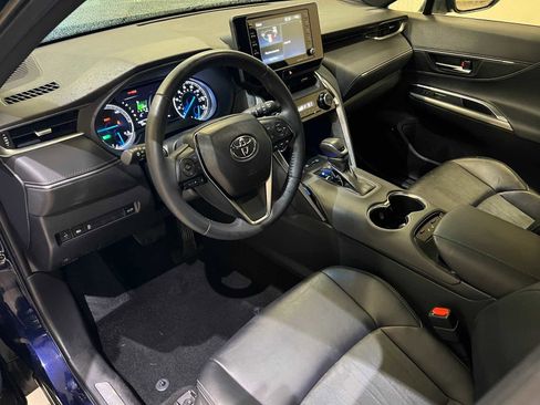 Certified 2021 Toyota Venza XLE image 2