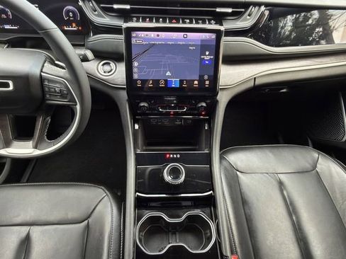 Used 2023 Jeep Grand Cherokee Limited w/ Black Appearance Package RWD image 17