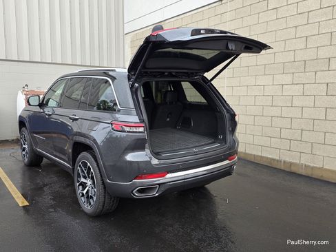 Used 2022 Jeep Grand Cherokee Summit AWD/4WD image 12
