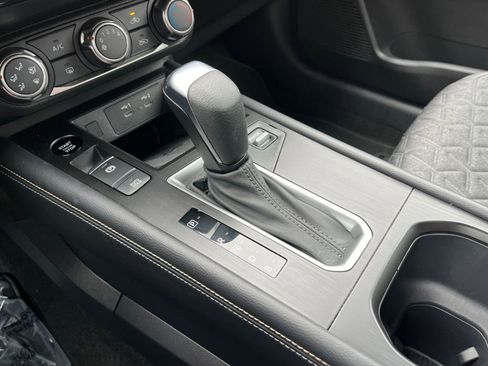 Used 2025 Nissan Kicks SV image 39