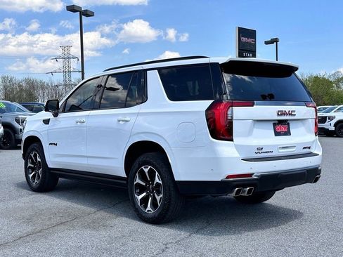 Certified 2025 GMC Yukon AT4 w/ AT4 Premium Package AWD/4WD image 8