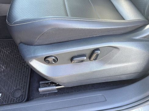 Used 2021 Volkswagen Tiguan SEL w/ 3rd Row Seat Package image 16