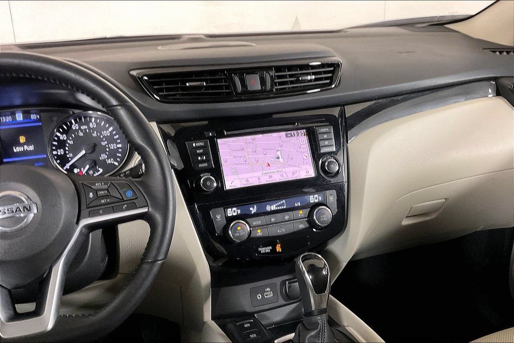 Used 2022 Nissan Rogue Sport SL w/ Premium Package FWD image 5
