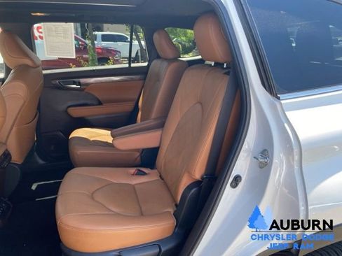 Used 2020 Toyota Highlander Platinum AWD/4WD image 26
