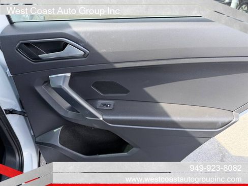 Used 2018 Volkswagen Tiguan SEL FWD image 16
