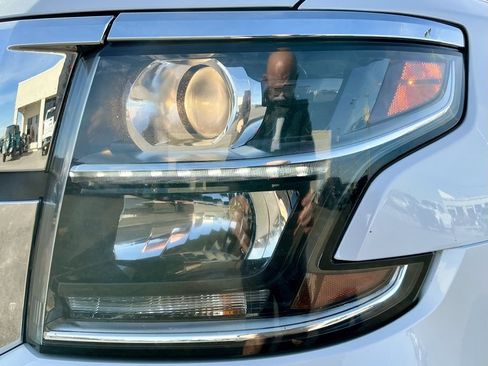 Used 2020 Chevrolet Suburban LT w/ Luxury Package image 10