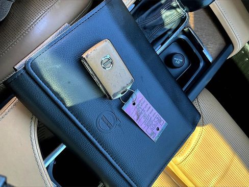 Used 2018 Volvo S90 T6 Inscription w/ Convenience Package image 11