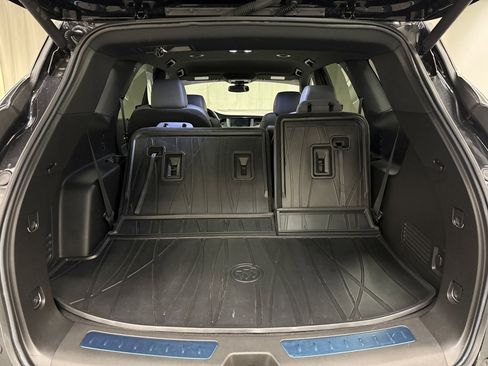 Used 2023 Buick Enclave Essence image 6