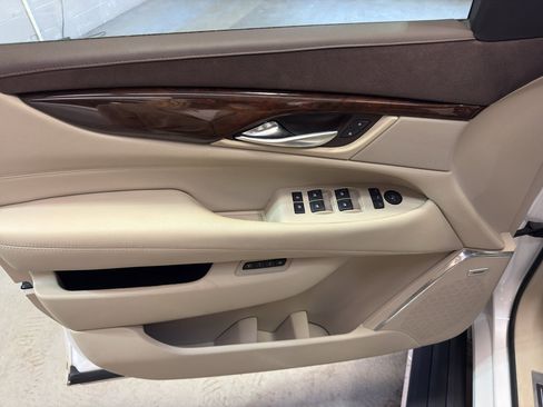 Used 2017 Cadillac Escalade ESV Premium Luxury AWD/4WD image 13