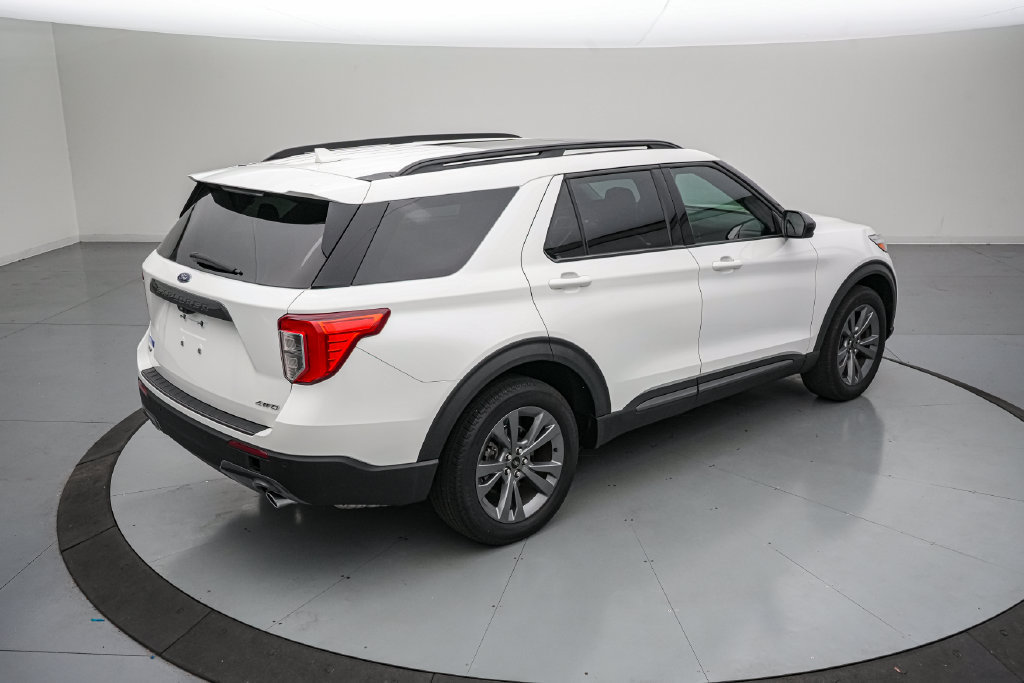 Certified 2023 Ford Explorer XLT w/ Equipment Group 202A AWD/4WD image 4