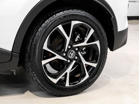 Used 2019 Toyota C-HR XLE image 63