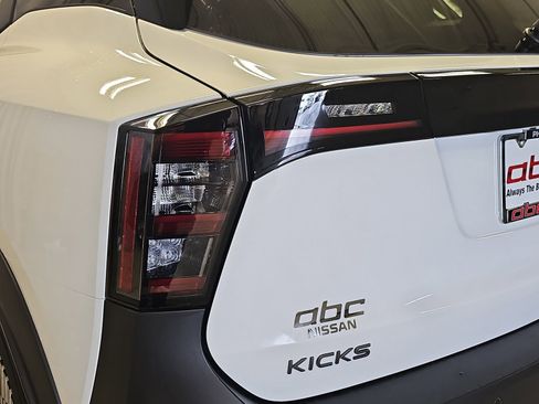 New 2026 Nissan Kicks SV w/ Illumination Package FWD image 33