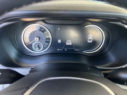 Used 2025 Genesis G70 2.5T image 40