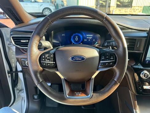 Used 2021 Ford Explorer King Ranch w/ Premium Technology Package image 14