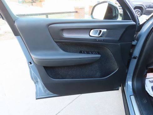 Used 2021 Volvo XC40 P8 Recharge image 23