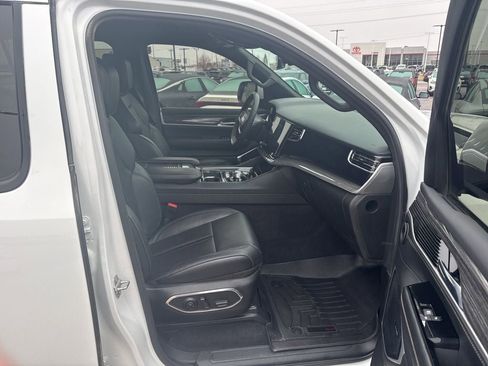 Used 2022 Jeep Wagoneer Series III w/ Flexible Seating Group image 36