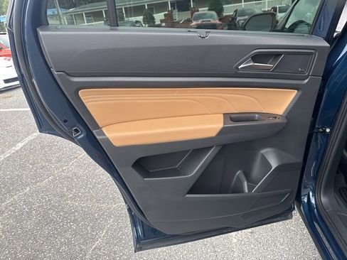 Used 2023 Volkswagen Atlas Cross Sport SEL Premium R-Line image 30