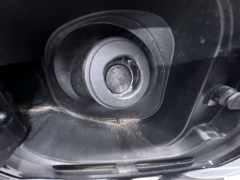 Used 2025 Chevrolet Trax RS w/ Sunroof Package image 38