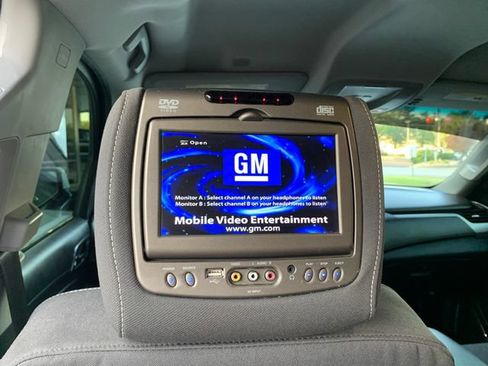 Used 2017 Chevrolet Suburban LS AWD/4WD image 17