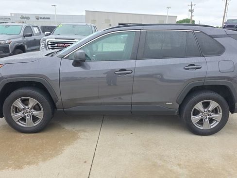 Used 2022 Toyota RAV4 LE AWD/4WD image 2