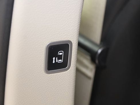 Used 2017 Chrysler Pacifica Touring-L image 48