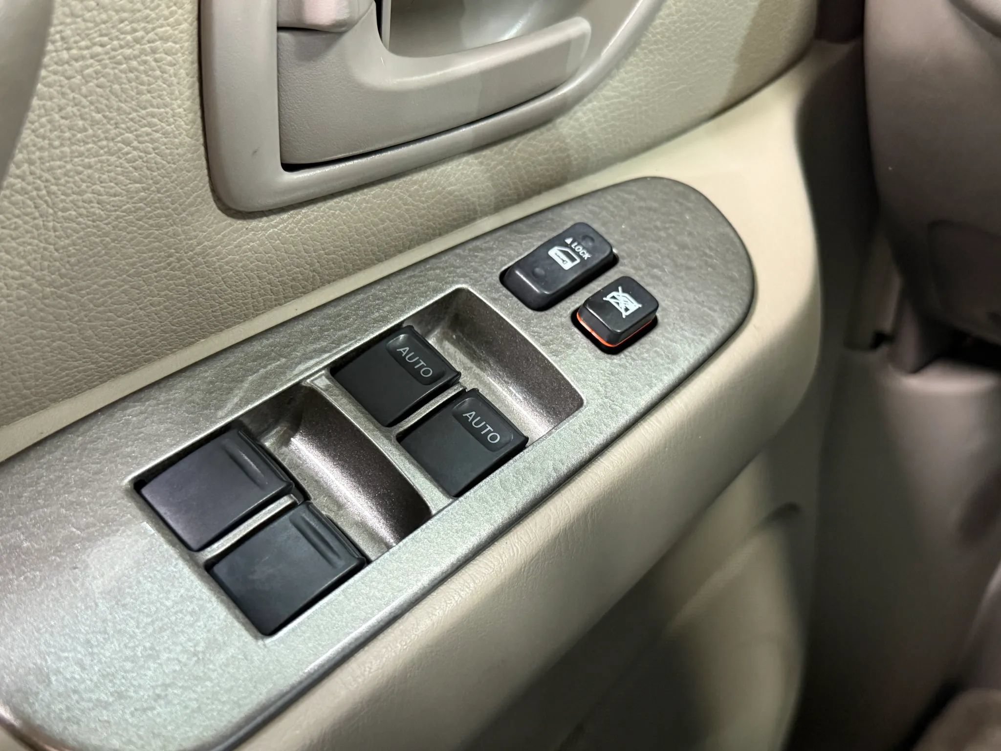 Used 2006 Toyota Sequoia Limited AWD/4WD image 30