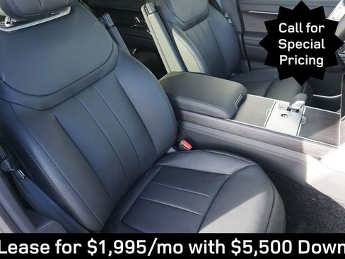 New 2025 Land Rover Range Rover Long Wheelbase SE image 24