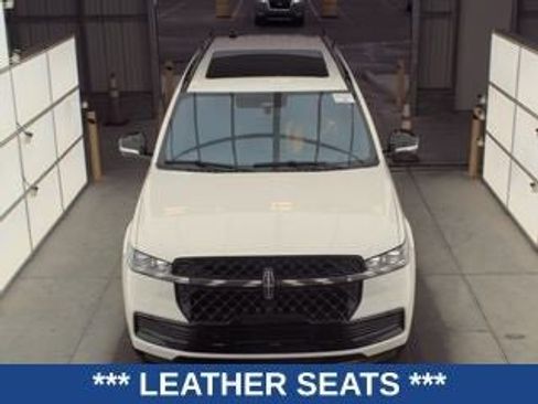 Used 2025 Lincoln Navigator L Reserve w/ Jet Appearance Package image 3