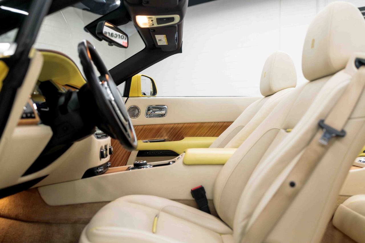 Used 2017 Rolls-Royce Dawn RWD image 92