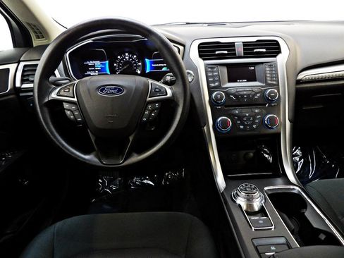 Used 2018 Ford Fusion SE FWD image 17