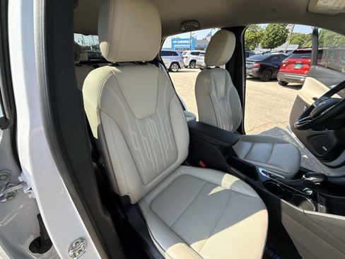 Certified 2025 Buick Encore GX Avenir w/ Avenir Technology Package AWD/4WD image 27