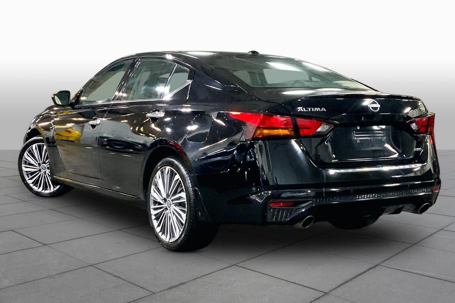 Used 2023 Nissan Altima 2.5 SL AWD/4WD image 12