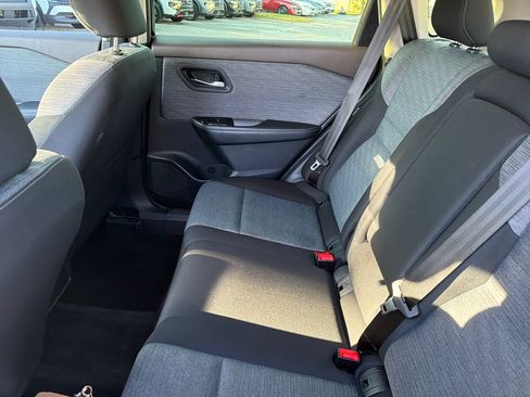 Used 2023 Nissan Rogue SV FWD image 32