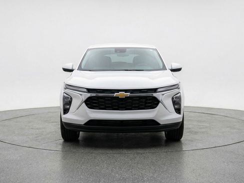 Used 2025 Chevrolet Blazer LT image 2