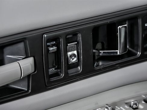 Used 1994 Chevrolet Impala SS RWD image 14