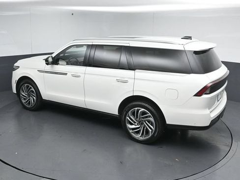 Certified 2025 Lincoln Navigator Reserve AWD/4WD image 51