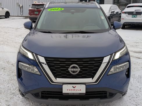 Used 2023 Nissan Rogue SV w/ SV Premium Package image 2