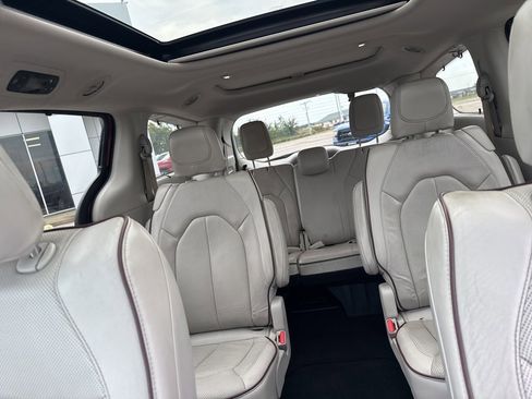 Used 2020 Chrysler Pacifica Limited image 22