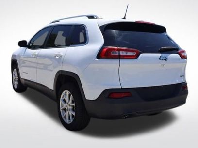 Used 2018 Jeep Cherokee Latitude Plus w/ Comfort/Convenience Group