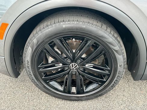 Used 2022 Volkswagen Tiguan SE R-Line FWD image 24