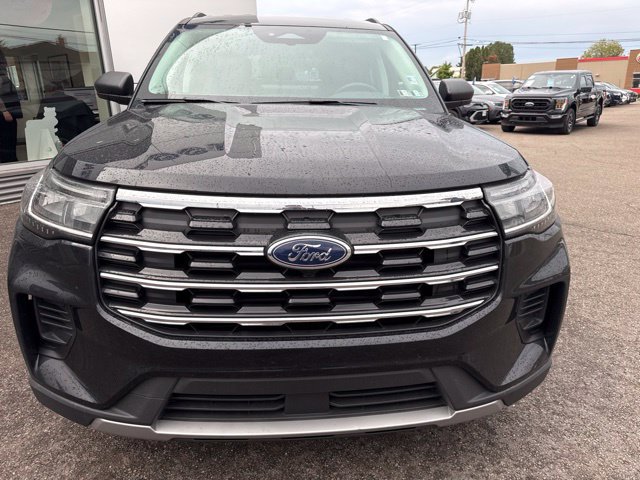 Used 2026 Ford Explorer Active AWD/4WD image 3