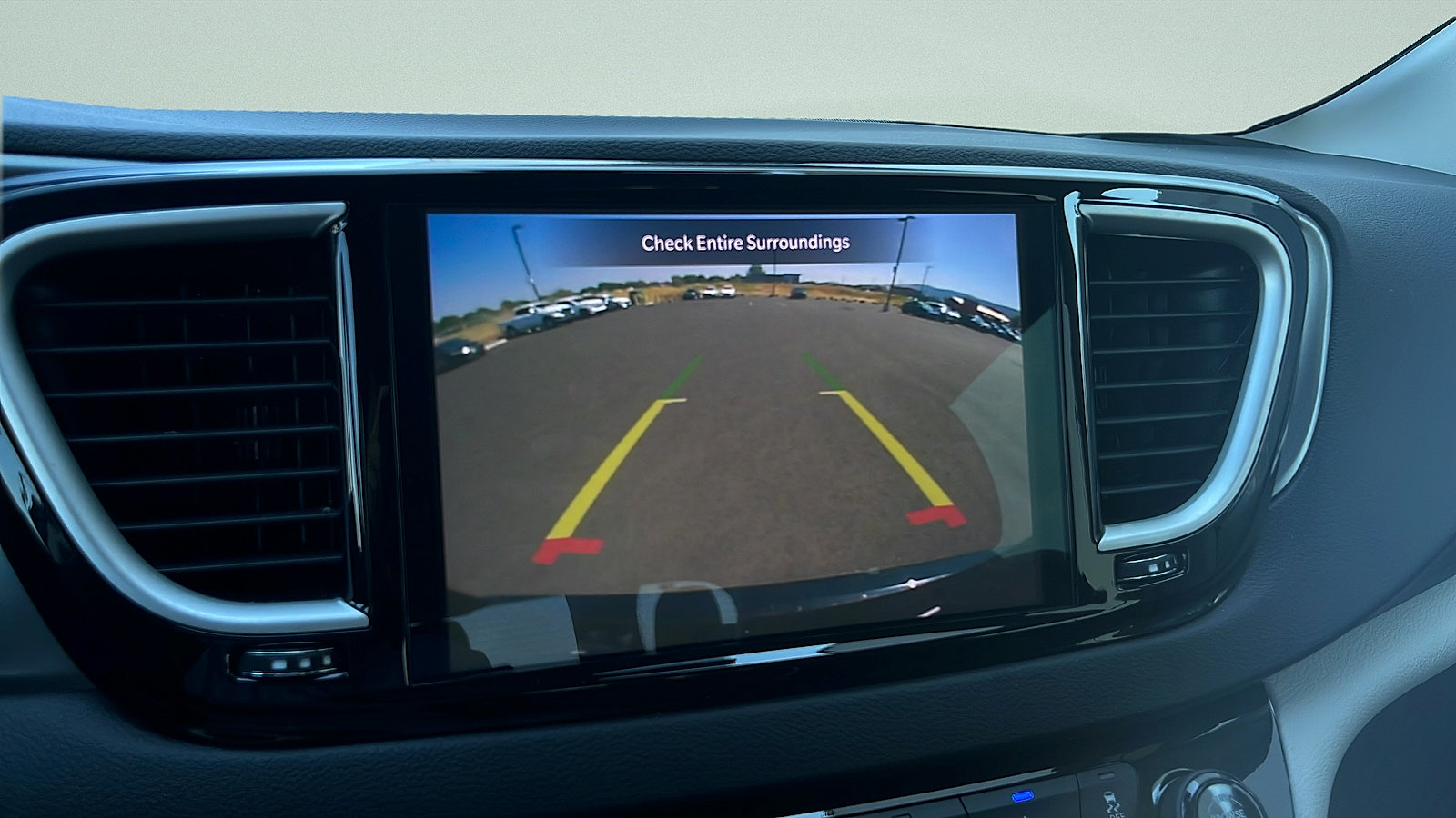 Used 2023 Chrysler Pacifica Touring-L FWD image 17