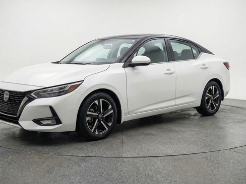 Used 2025 Nissan Sentra SV image 3