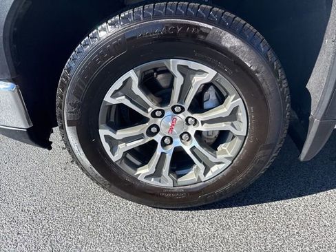 Used 2025 GMC Sierra 1500 SLT image 10