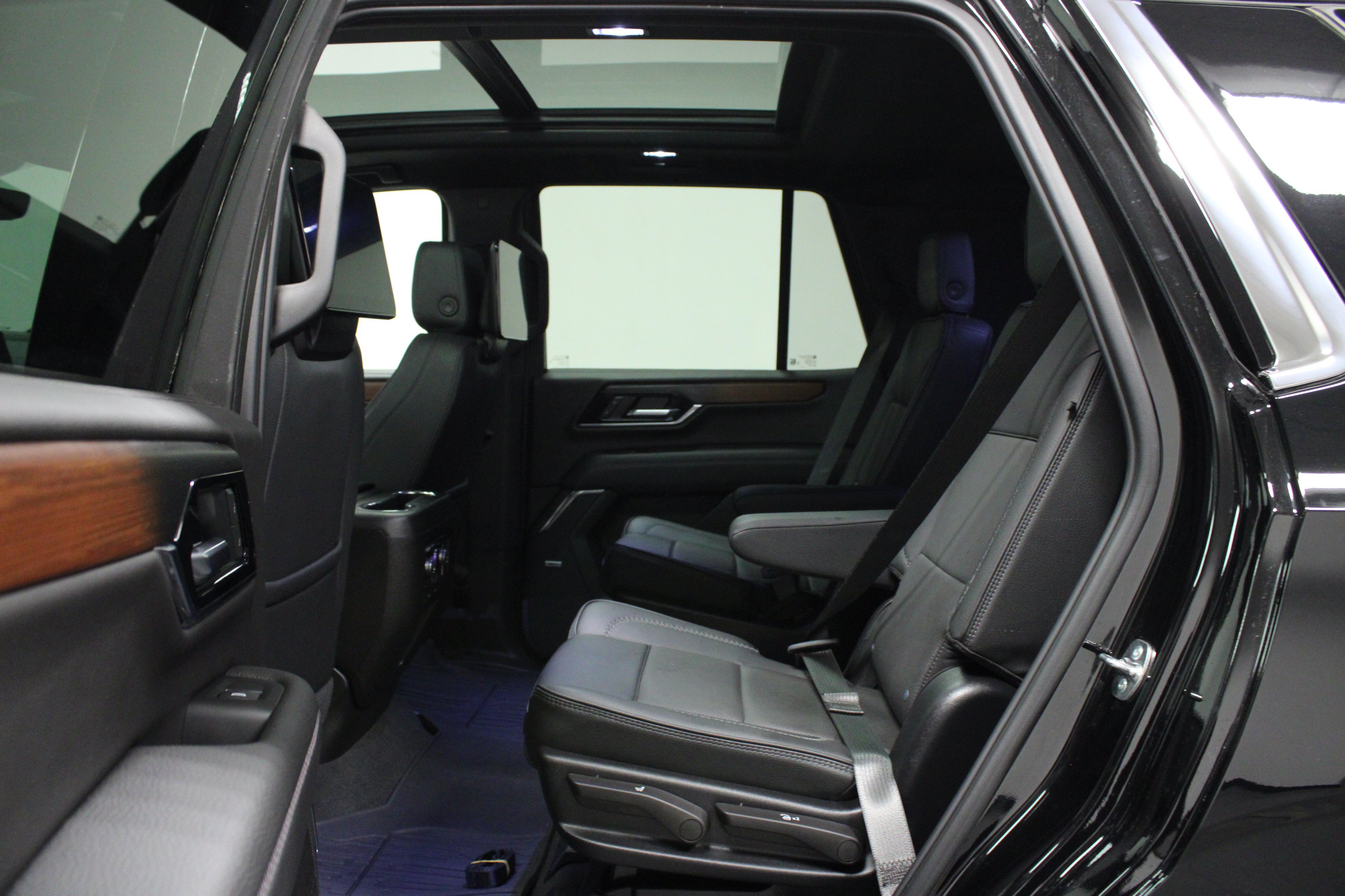 Used 2025 GMC Yukon Denali w/ Denali Reserve Package AWD/4WD image 14