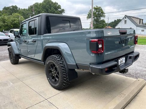 Used 2024 Jeep Gladiator Sport AWD/4WD image 5